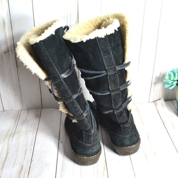 UGG AUSTRALIA Surfcat 5158 Black Leather Boots - Picture 3 of 6